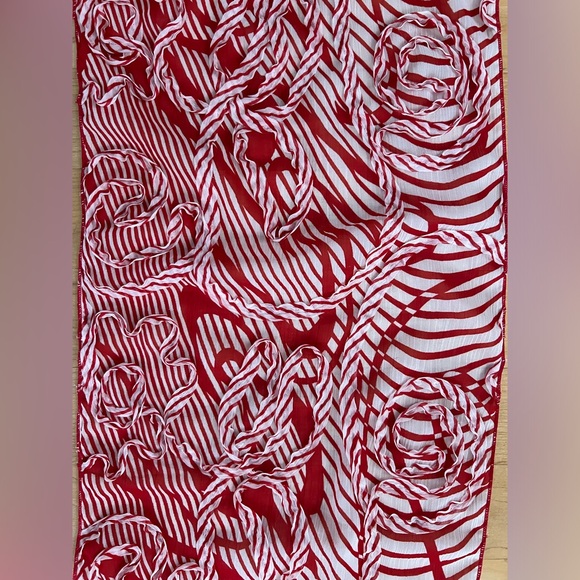 🇮🇹🎉Fun Textured Larioseta Oblong Scarf — Red & White | 9”W x 62”L - Picture 10 of 16
